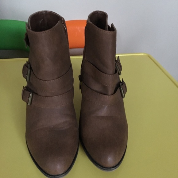 Women Boots - Picture 2 of 5